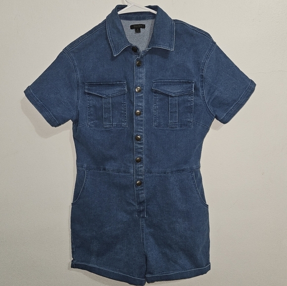 tox;k3 Pants - 70's style stretchy denim Button Front Romper. Size Medium.